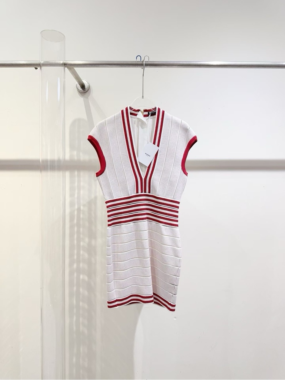 🚩steal Balmain White and Red Knit Sleeveless V-Neck Dress